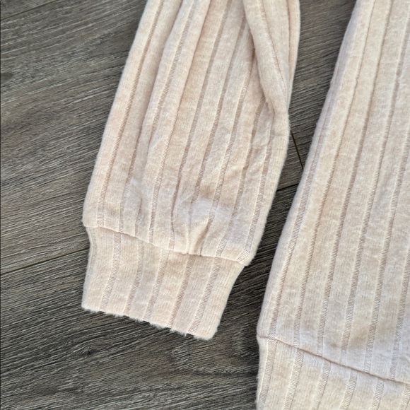 Light Cream Ribbed V-Neck Sweater - Picture 4 of 5